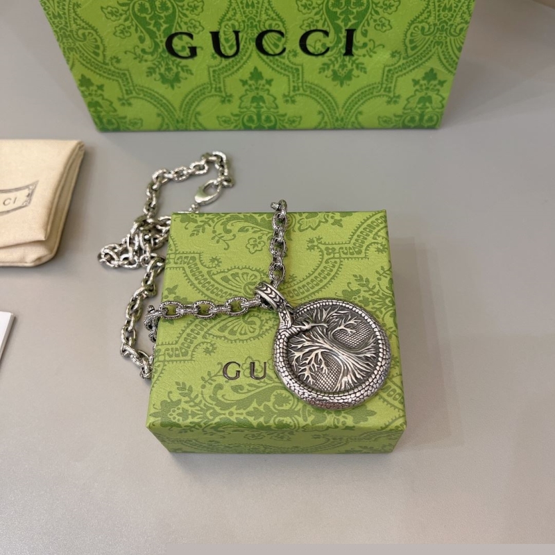 Ch**me He**ts necklaces